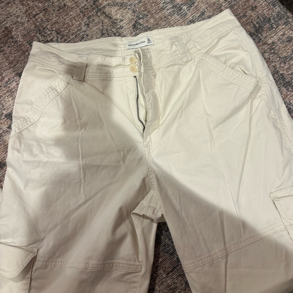 Abercrombie & Fitch Men's Off-White Cargo Pants